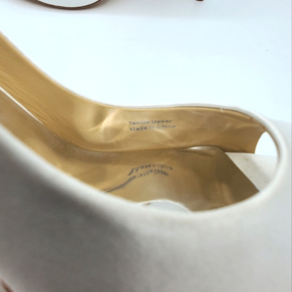 Badgley Mischka Kiara, White, NIB - Picture 12 of 13